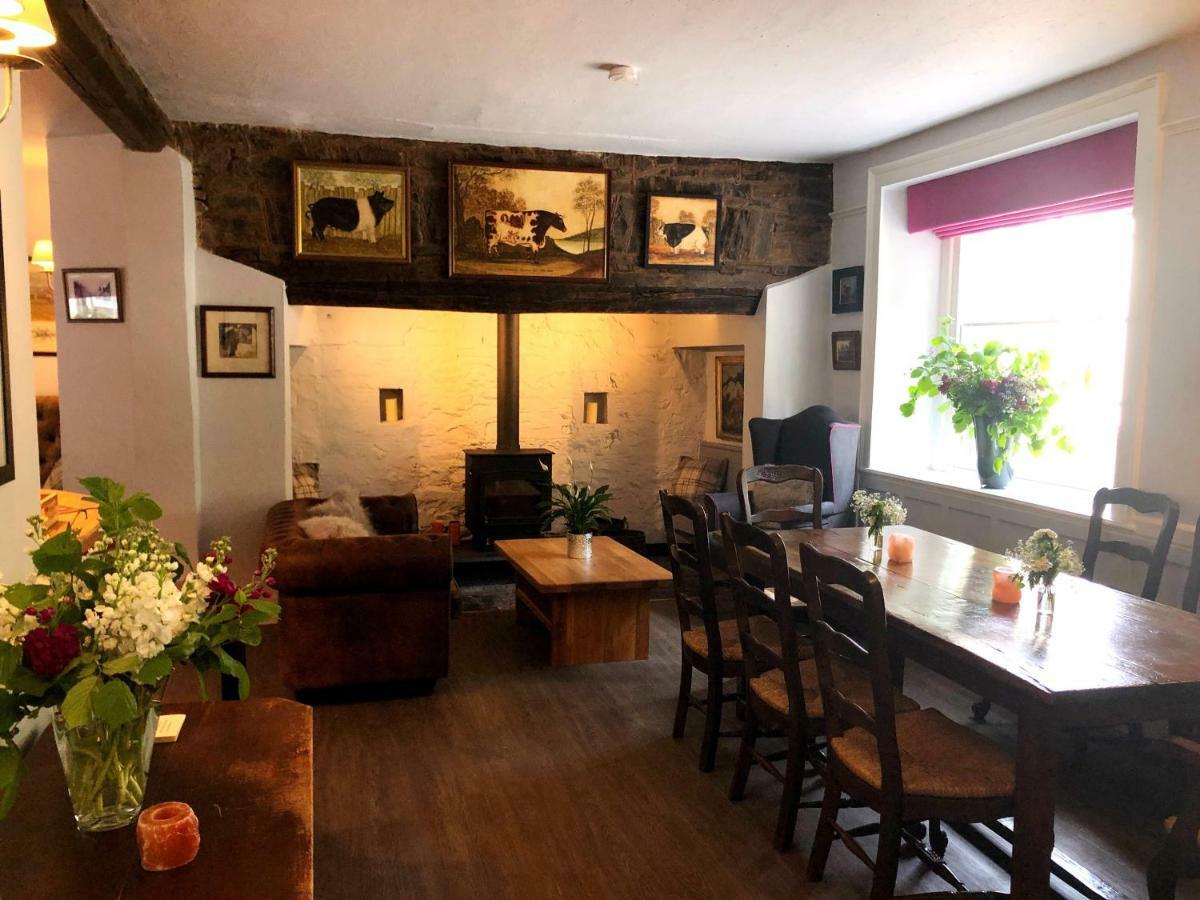The Red Lion Oakford